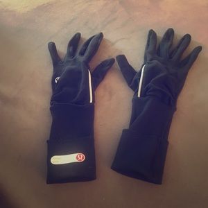 Black Lululemon running gloves